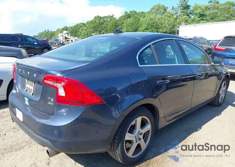 2013 Volvo S60 T5/T5 Platinum/T5 Premier/T5 Premier Plus z USA, uszkodzony, nr VIN YV1612FH9D2178834